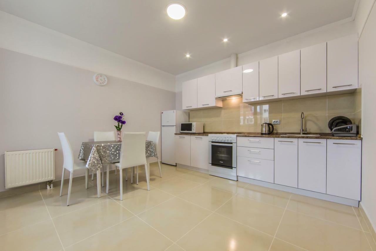 Apartments Kiev Екстериор снимка